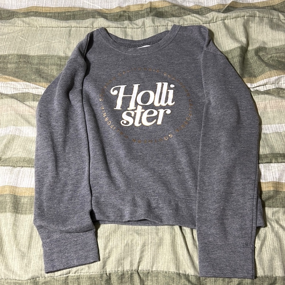 Hollister sweater